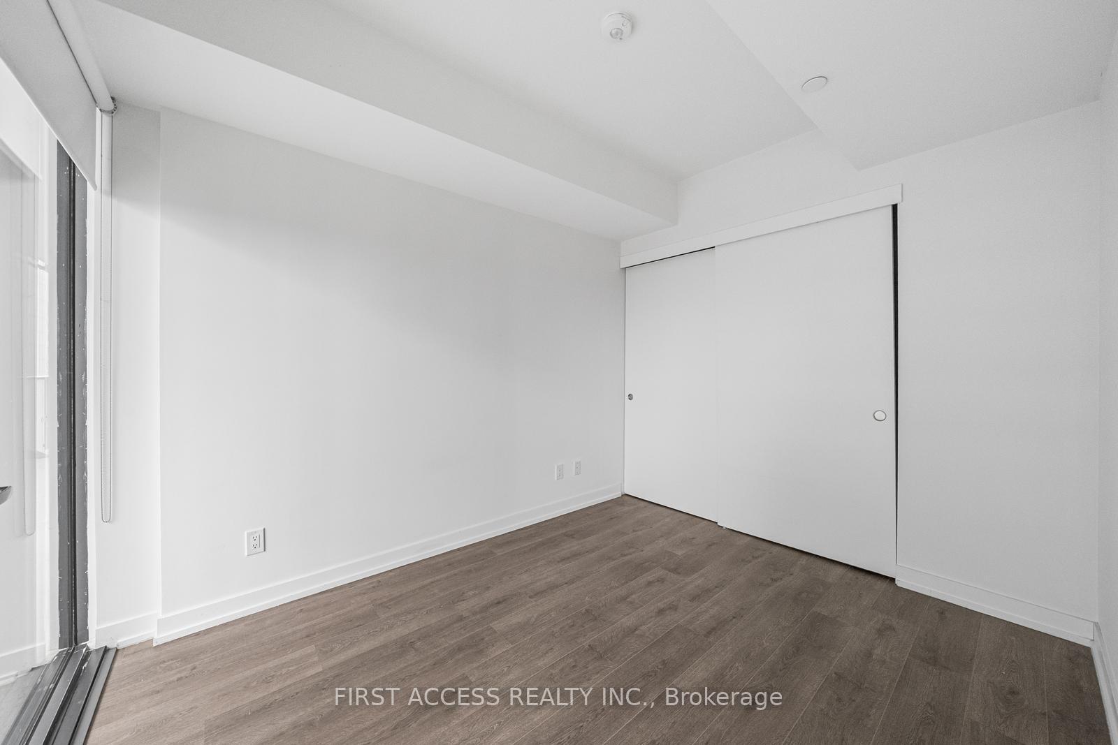 2 Bedrooms Condo at 161 Roehampton,  Toronto For sale