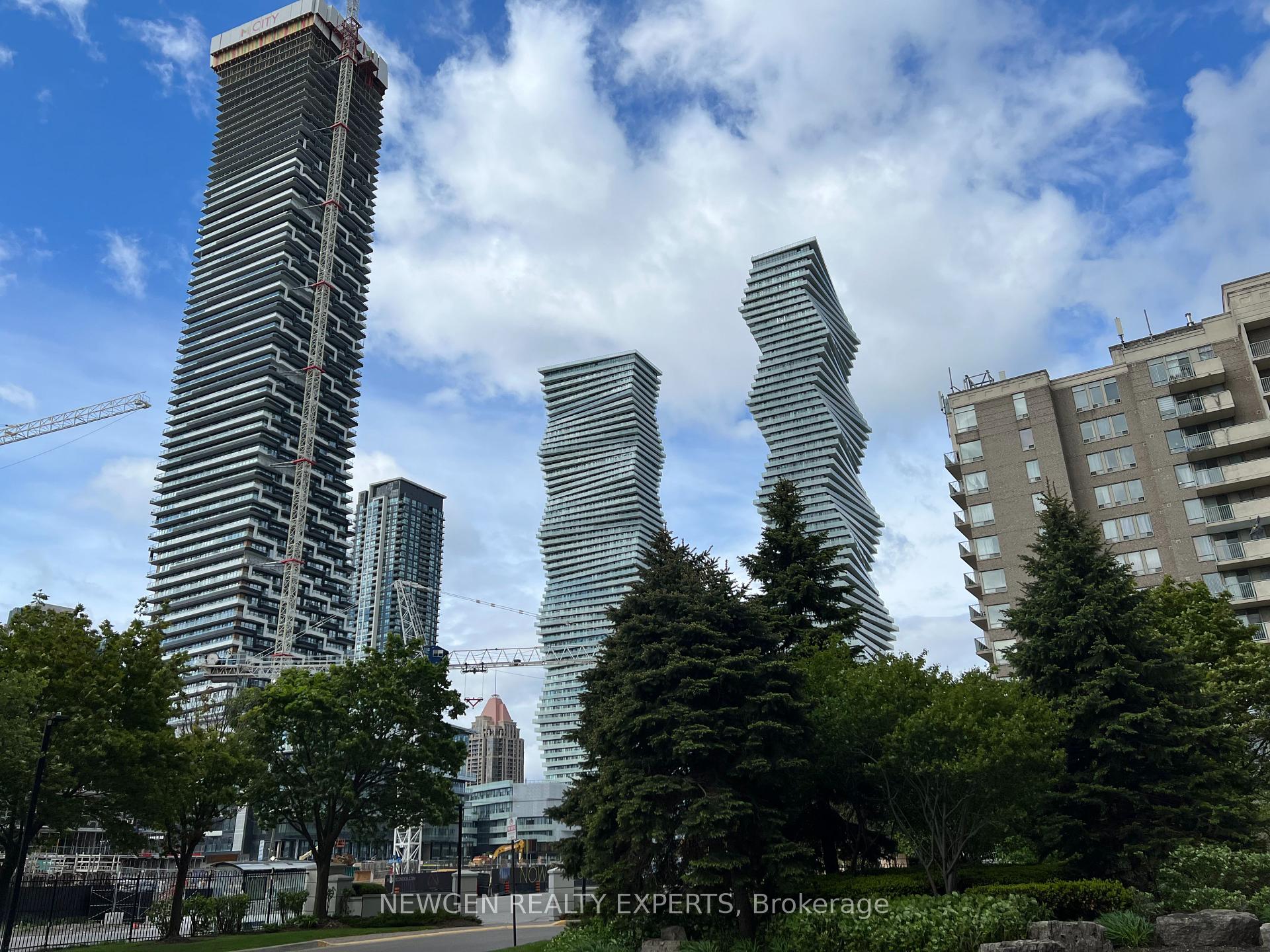 3 Bedrooms Condo at 550 Webb, Mississauga For sale