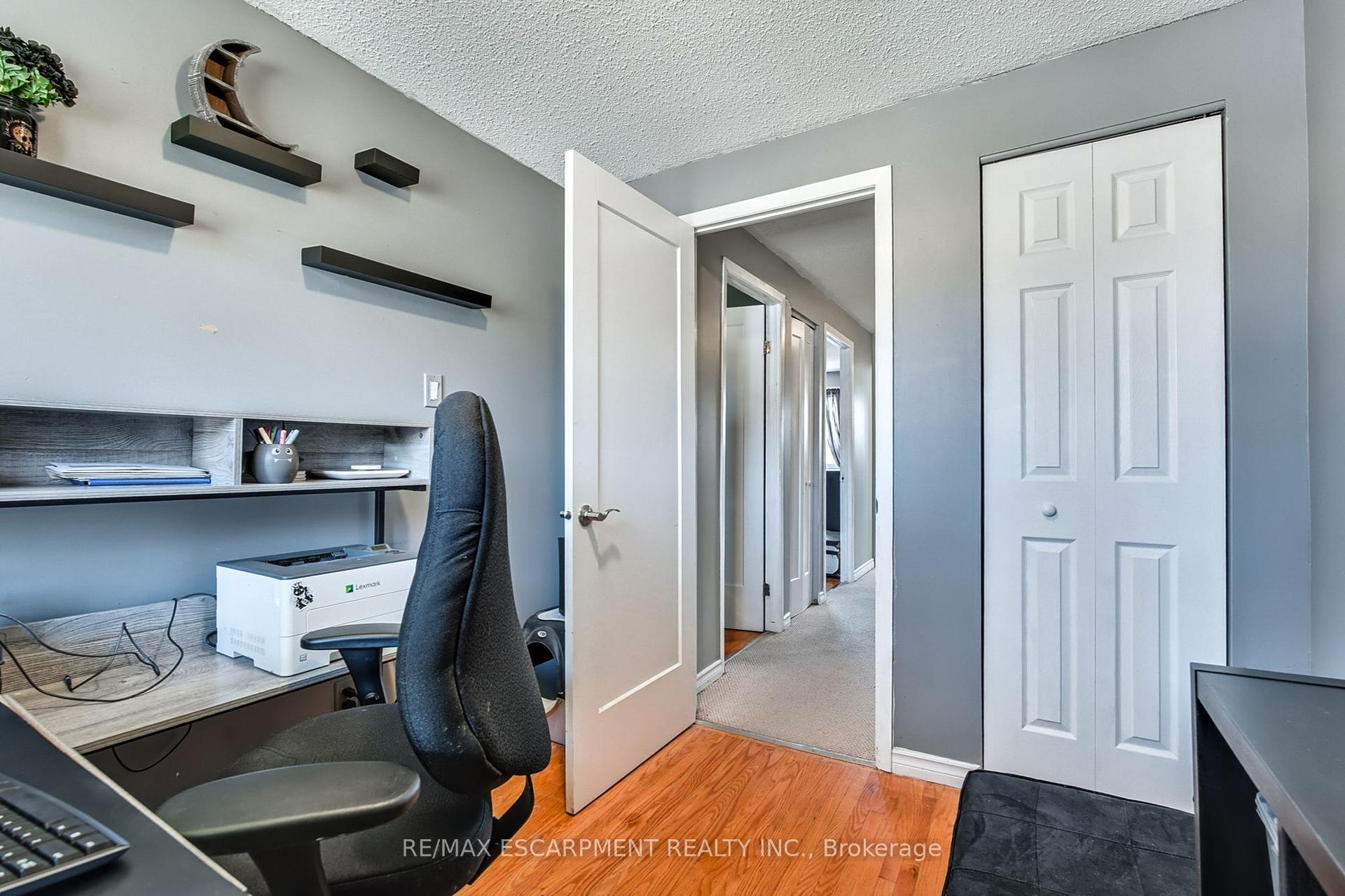 3 Bedrooms Condo at 2700 Barton, Hamilton For sale