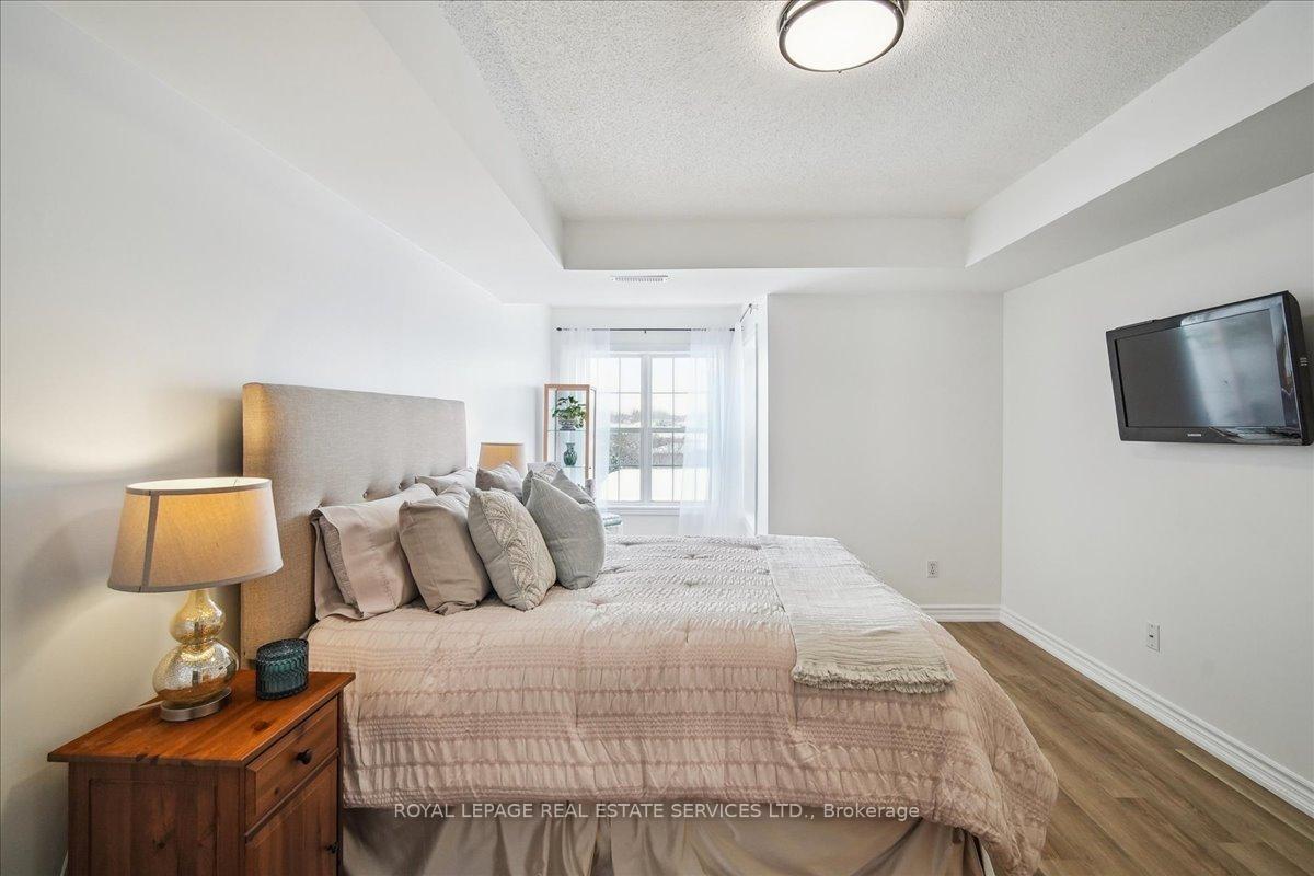2 Bedrooms Condo at 1440 Bishops, Oakville For sale