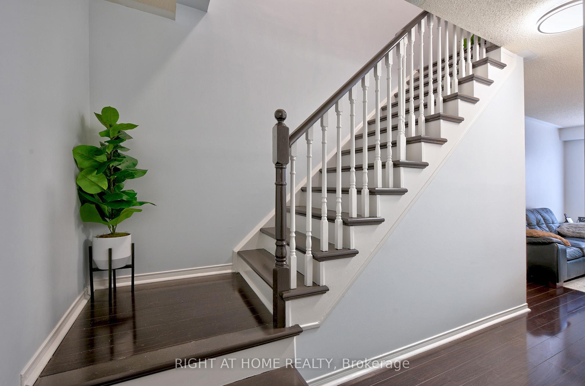 3 Bedrooms Condo at 4600 Kimbermount, Mississauga For sale