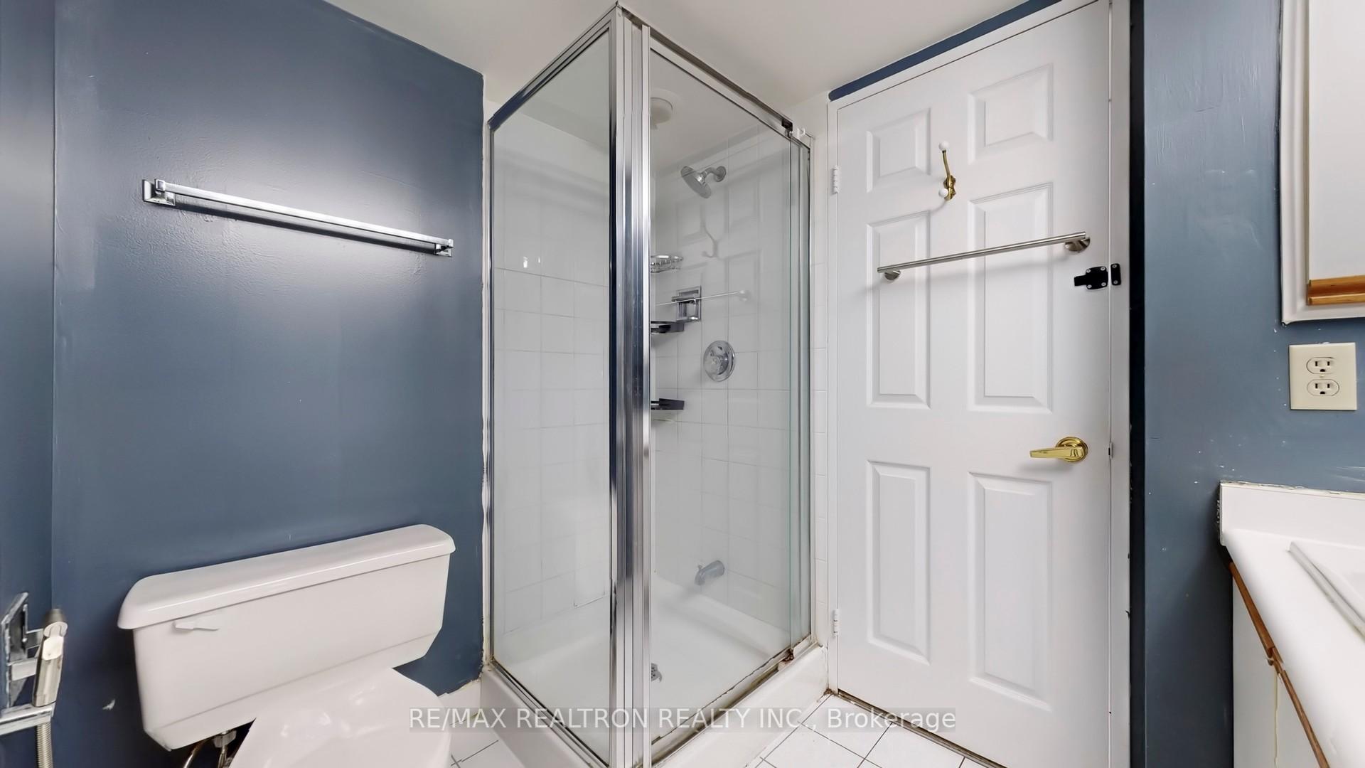 2 Bedrooms Condo at 3233 Eglinton,  Toronto For sale