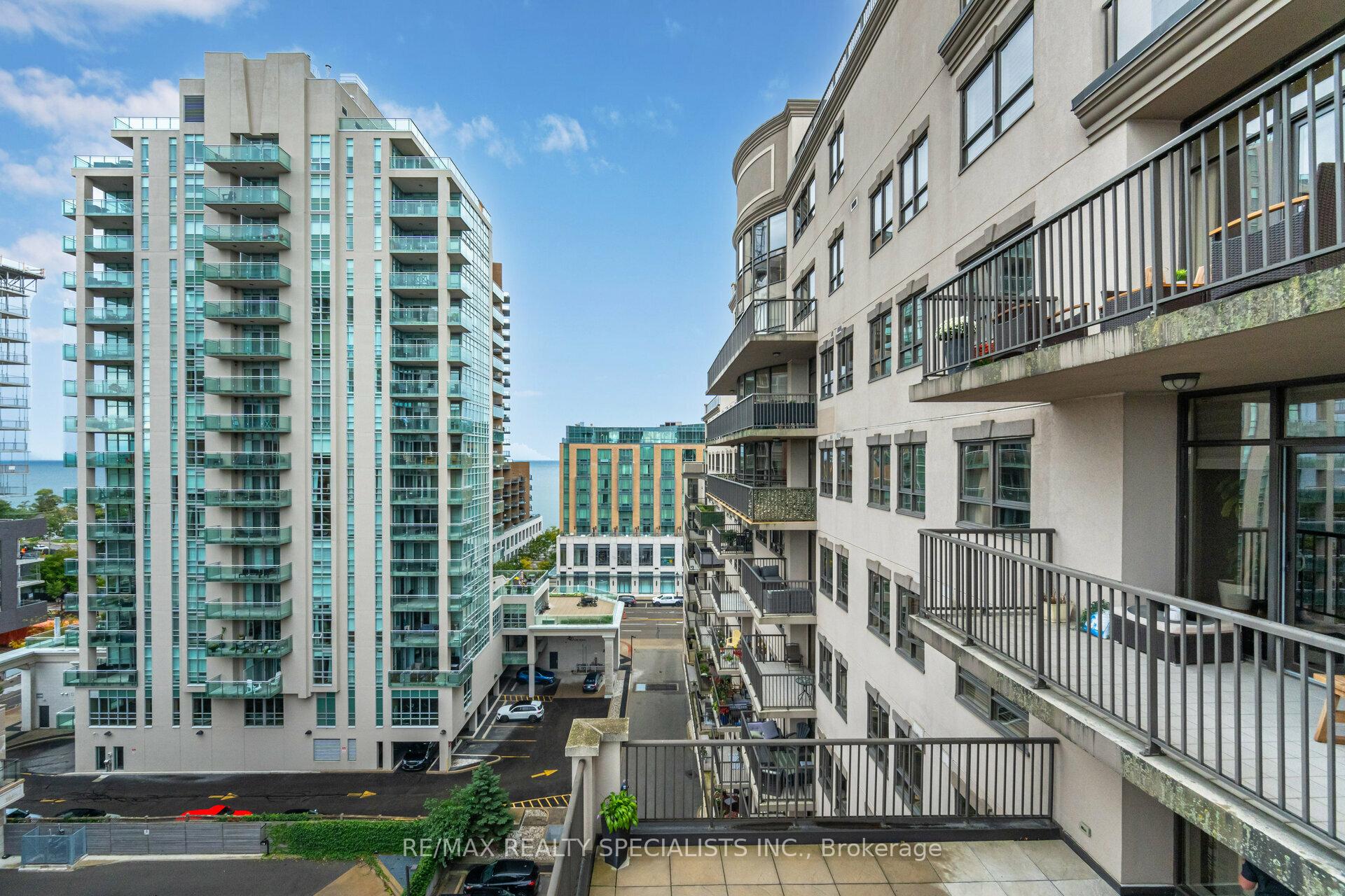 3 Bedrooms Condo at 399 Elizabeth, Burlington For sale