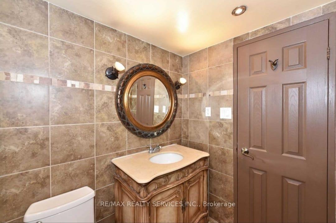 2 Bedrooms Condo at 270 PALMDALE,  Toronto For sale