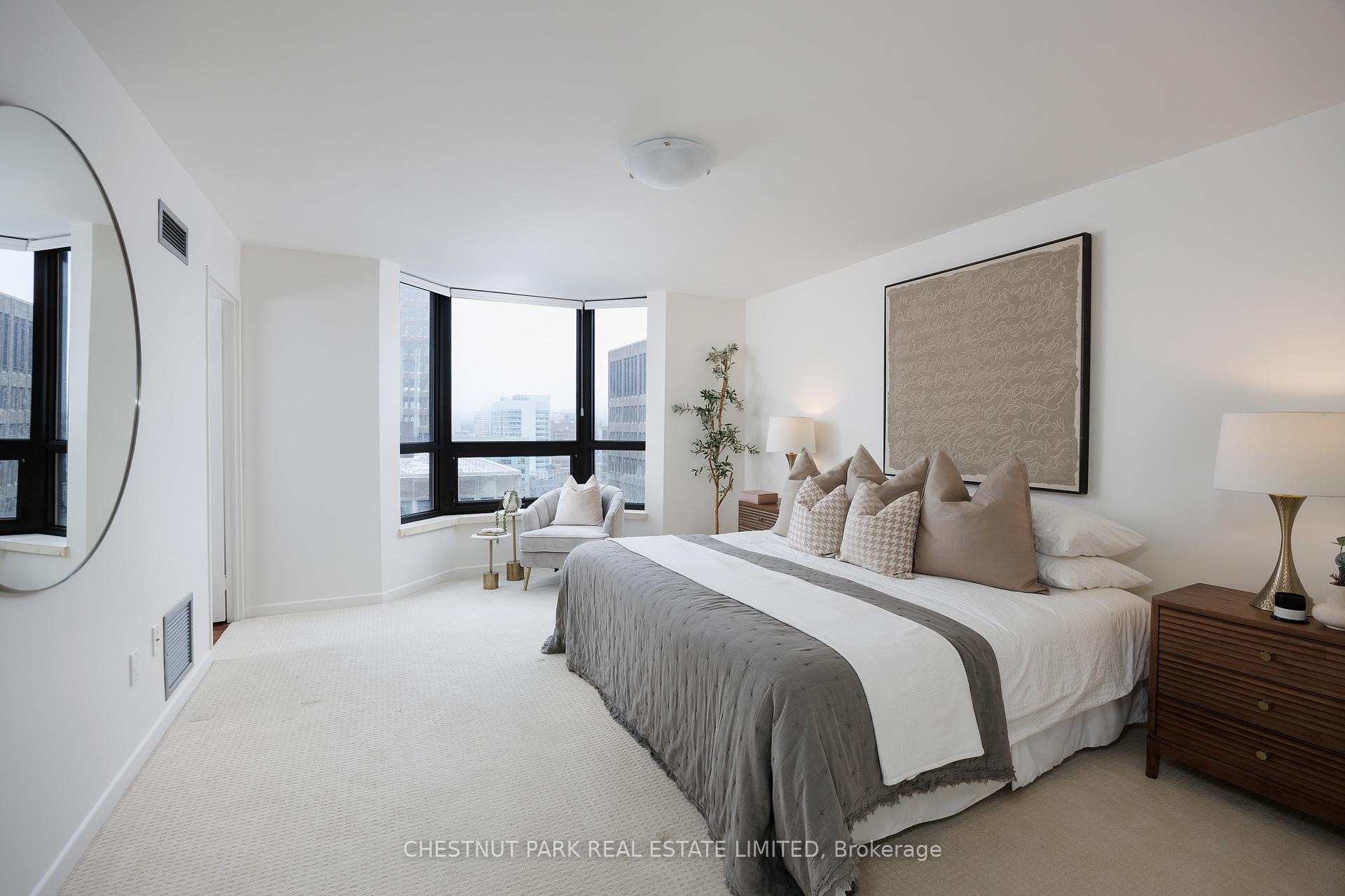 3 Bedrooms Condo at 62 Wellesley, Toronto For sale