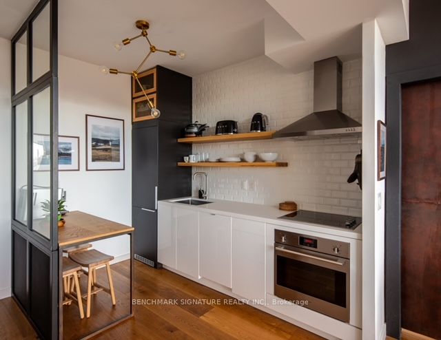 36 Lisgar