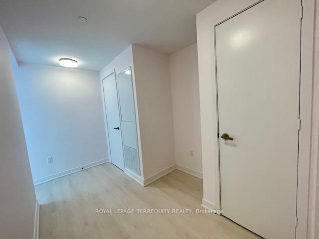 2 Bedrooms Condo at 3900 Confederation, Mississauga For sale