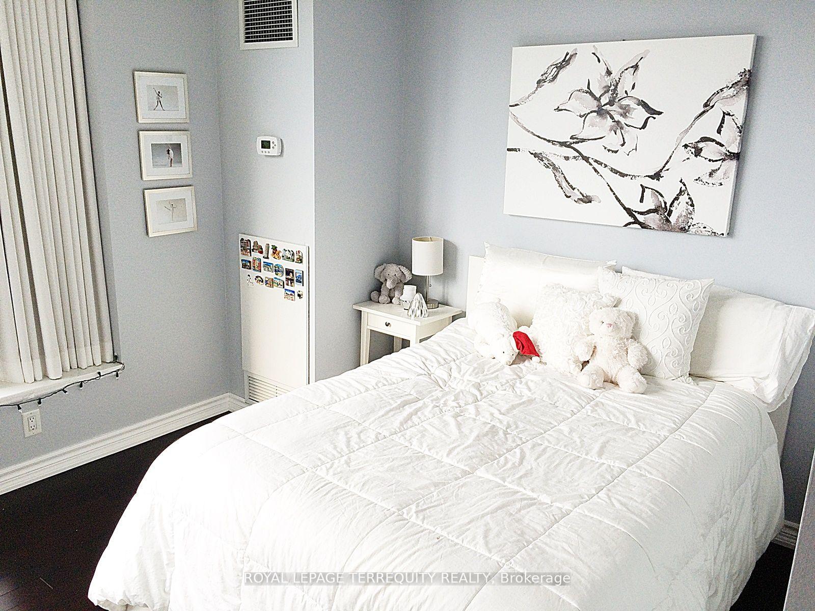 2 Bedrooms Condo at 228 Queens,  Toronto For sale