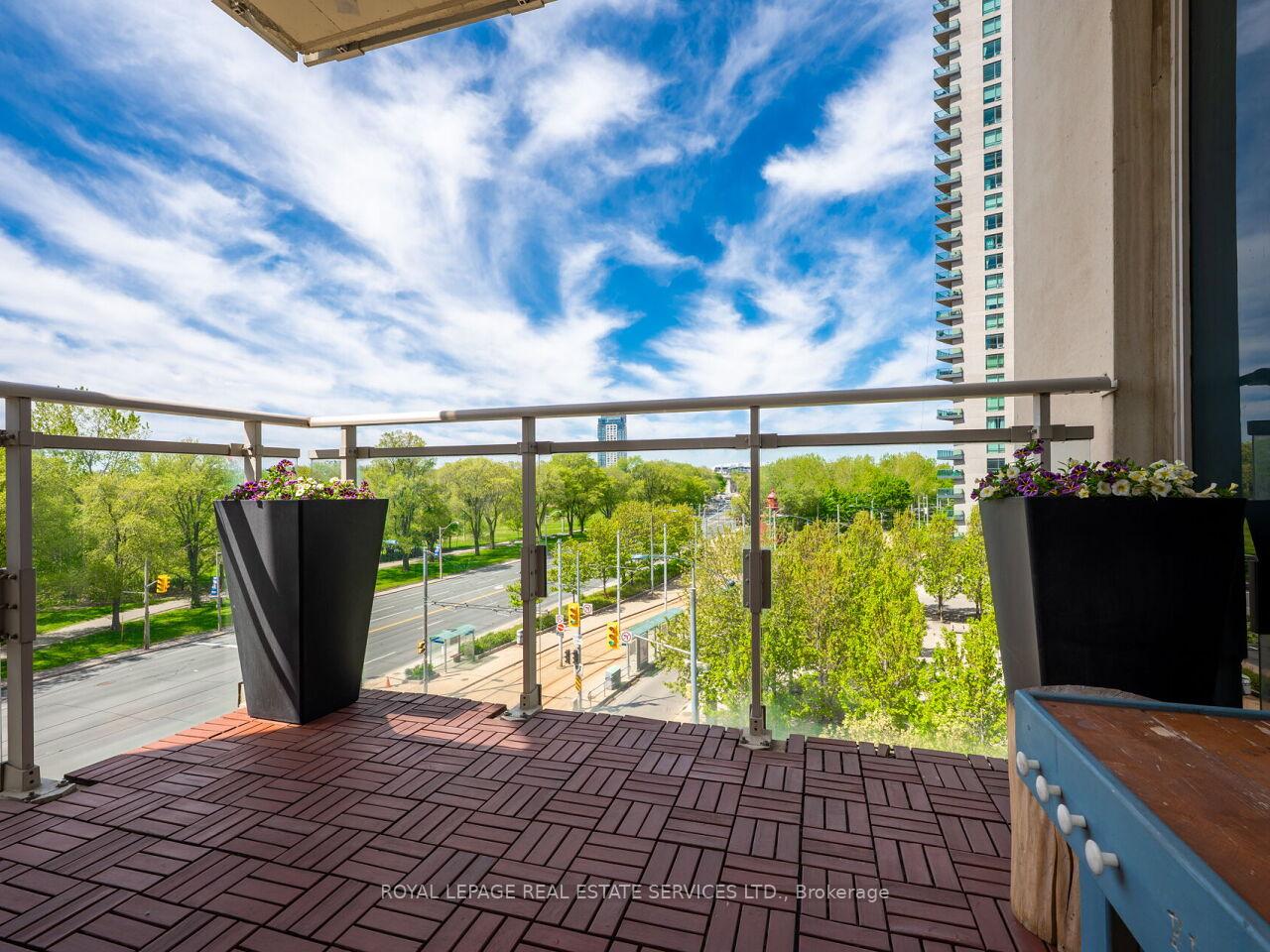2 Bedrooms Condo at 628 Fleet, Toronto For sale