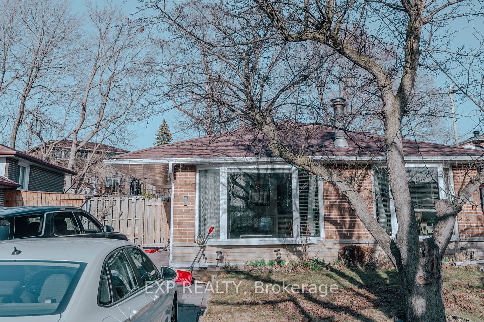 #Upper - 20 Manorglen Crescent, Toronto, ON M1S 1W4