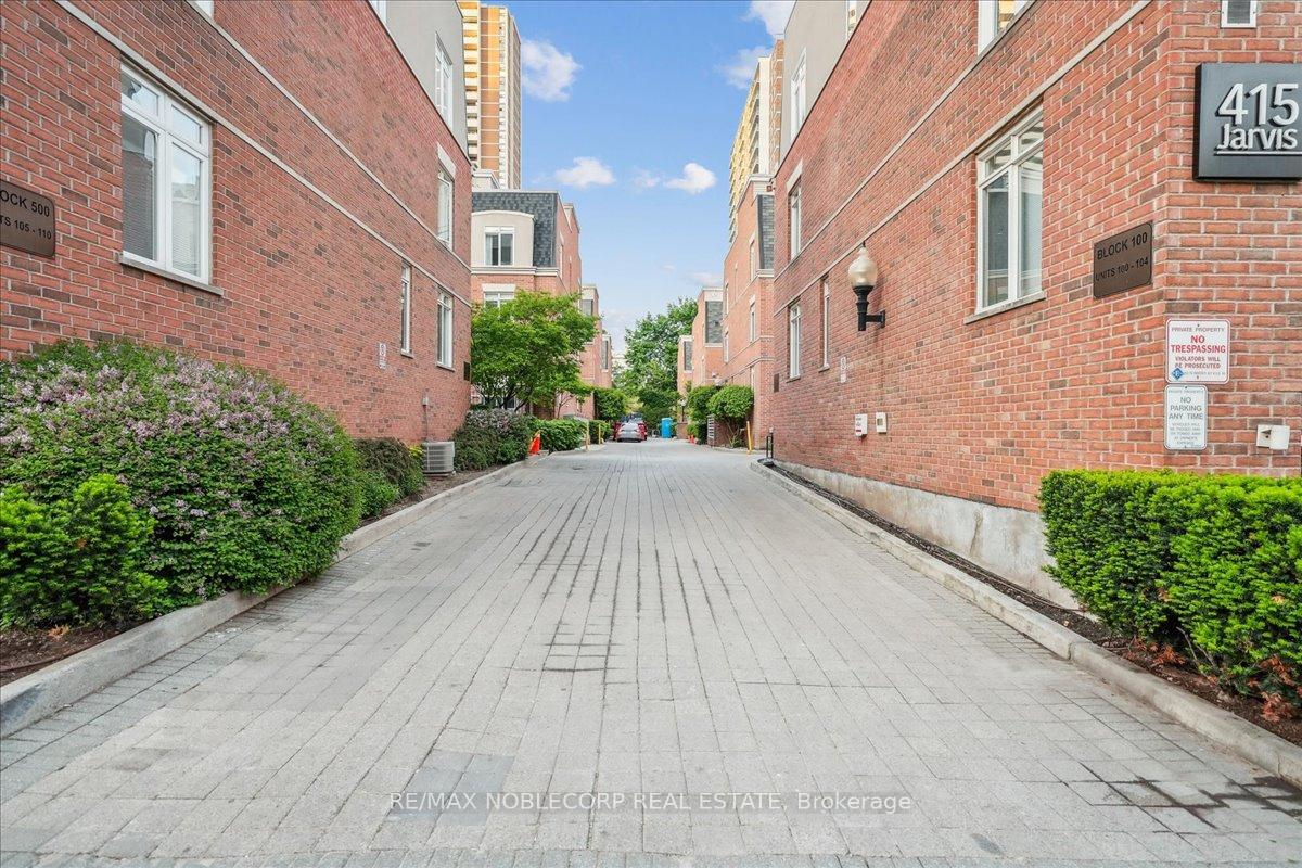 2 Bedrooms Condo at 415 Jarvis, Toronto For sale