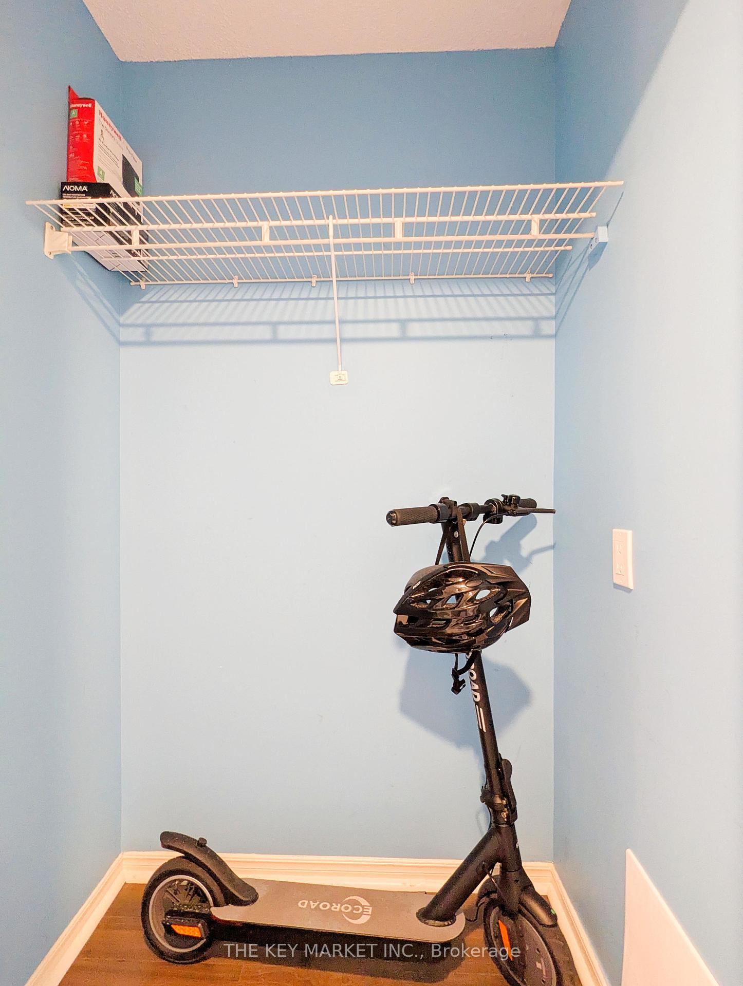 4 Bedrooms Condo at 7 Bishop, Toronto For sale