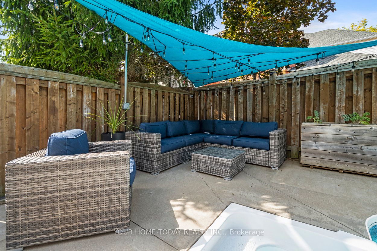 23 North Ridge Crescent