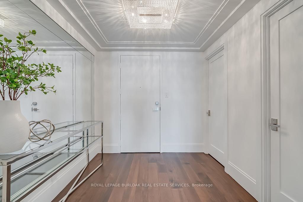 2 Bedrooms Condo at 2190 Lakeshore, Burlington For sale