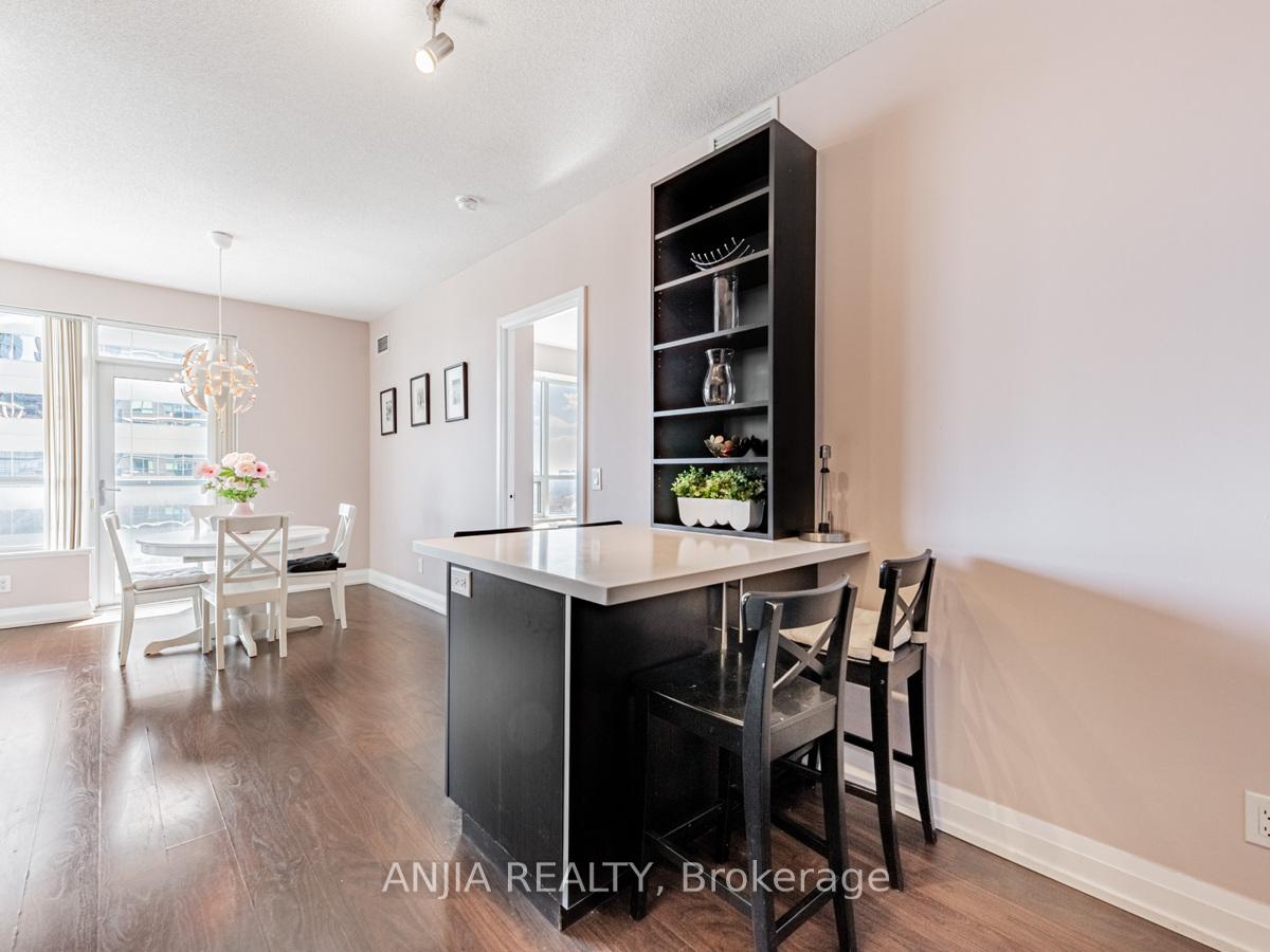 3 Bedrooms Condo at 2 Anndale,  Toronto For sale