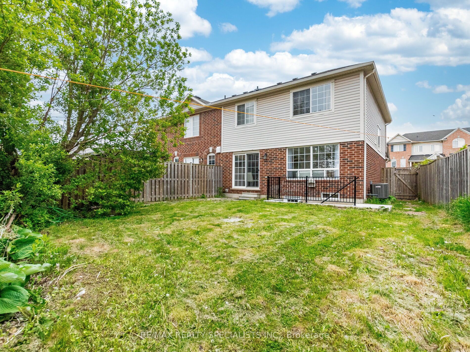 105 DECKER HOLLOW Circle