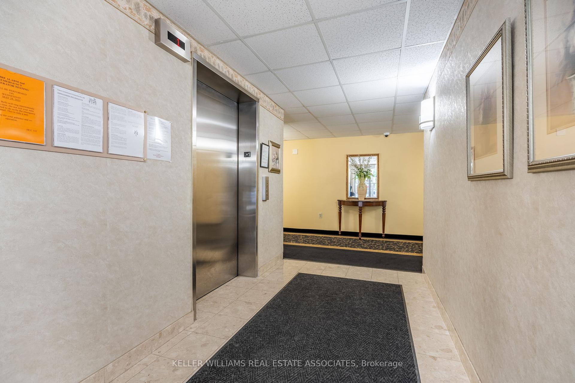 2 Bedrooms Condo at 216 Plains, Burlington For sale