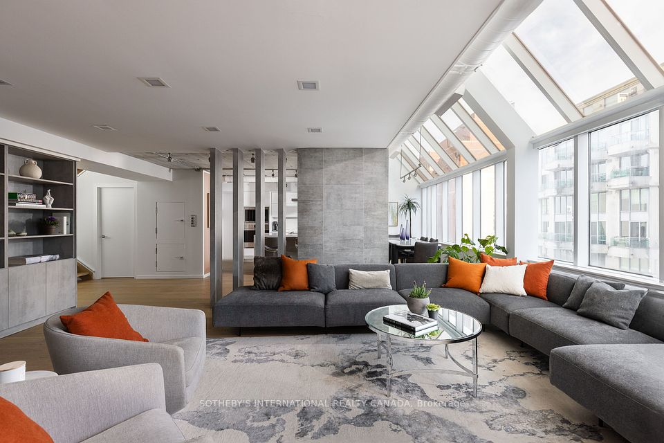 82 Lombard