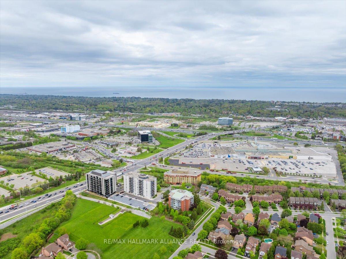 2 Bedrooms Condo at 1071 QUEENS, Oakville For sale