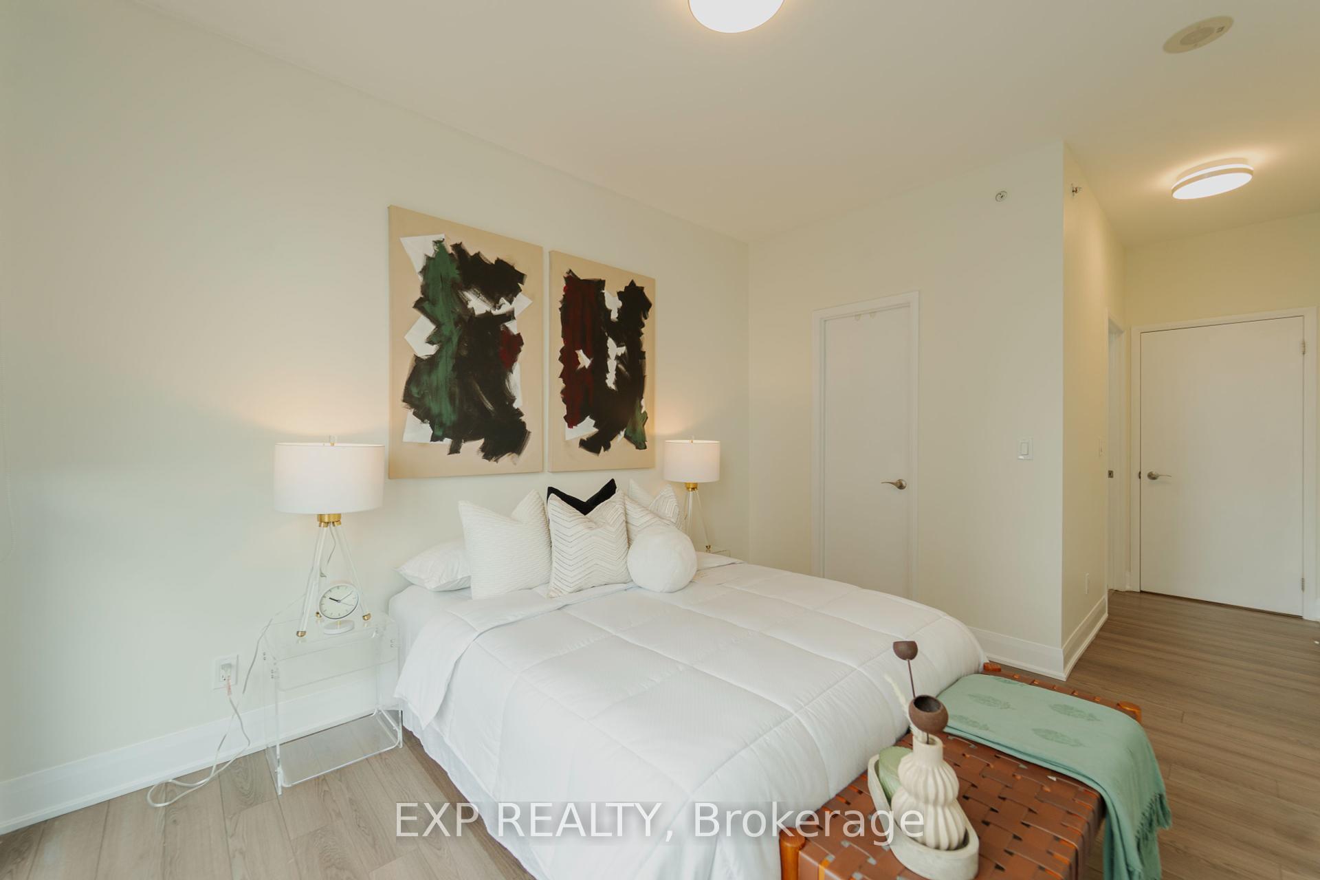 2 Bedrooms Condo at 2900 Highway 7, Vaughan For sale