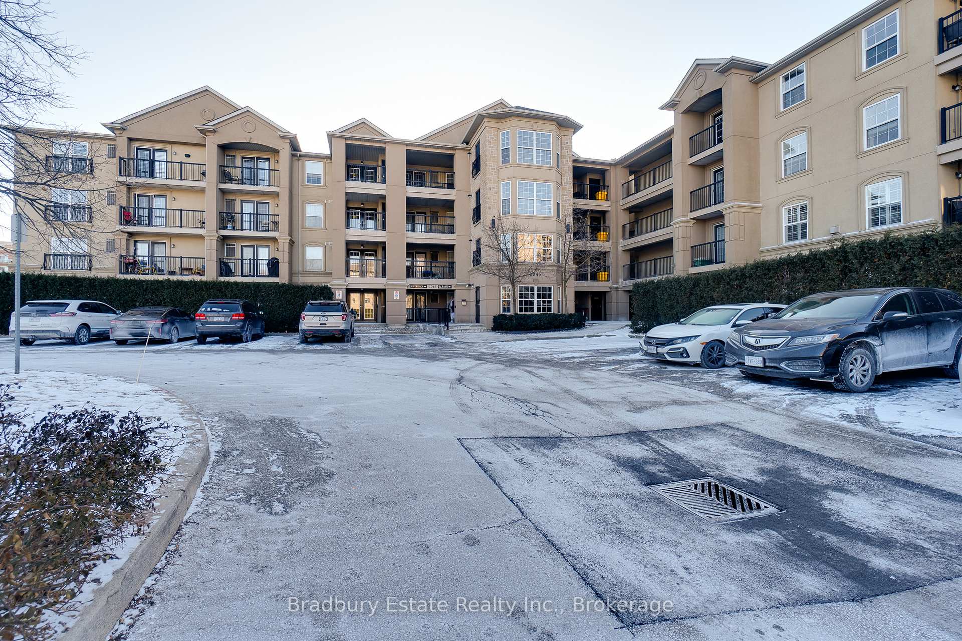 2 Bedrooms Condo at 2045 Appleby,  Burlington For sale