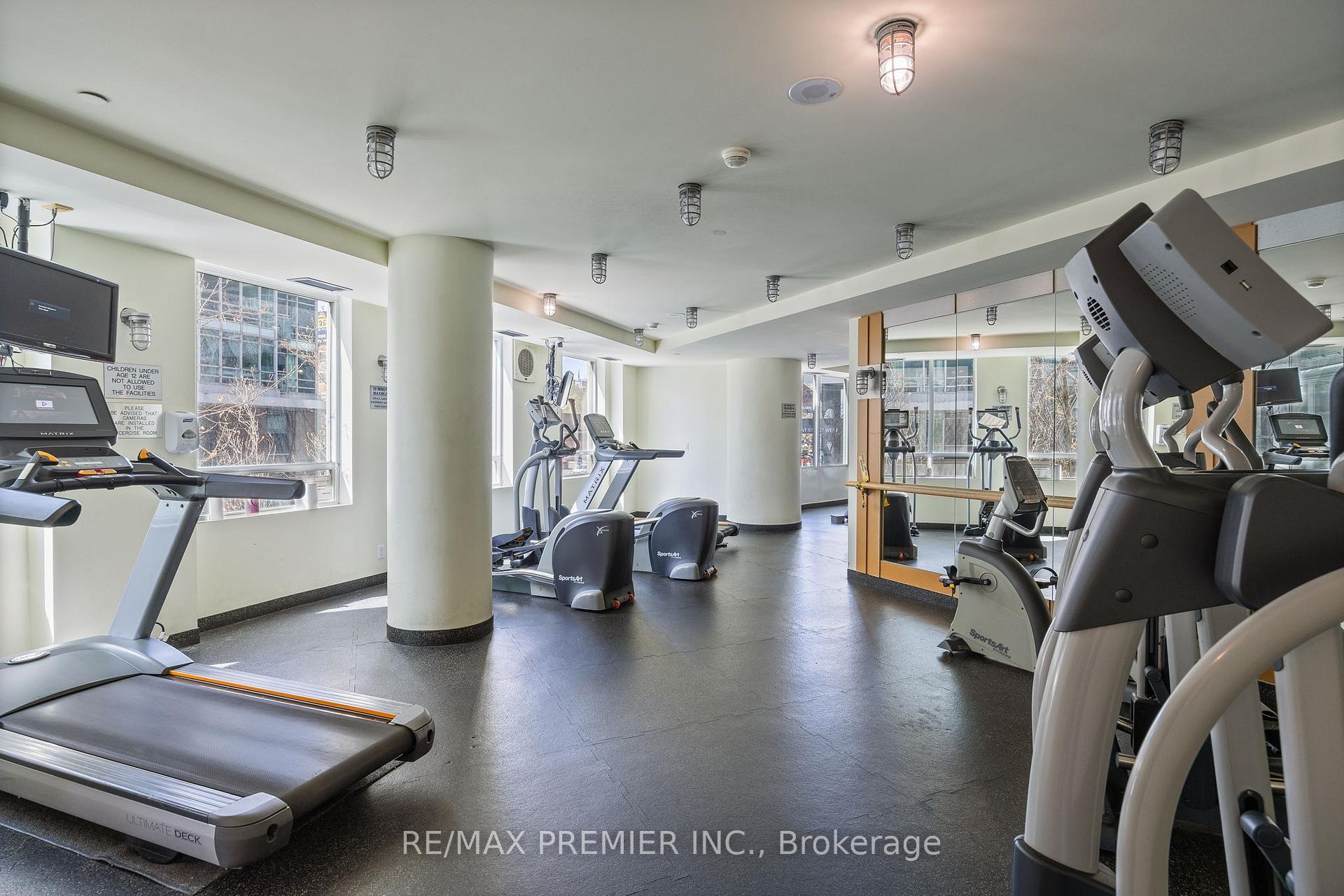 2 Bedrooms Condo at 381 Front,  Toronto For sale