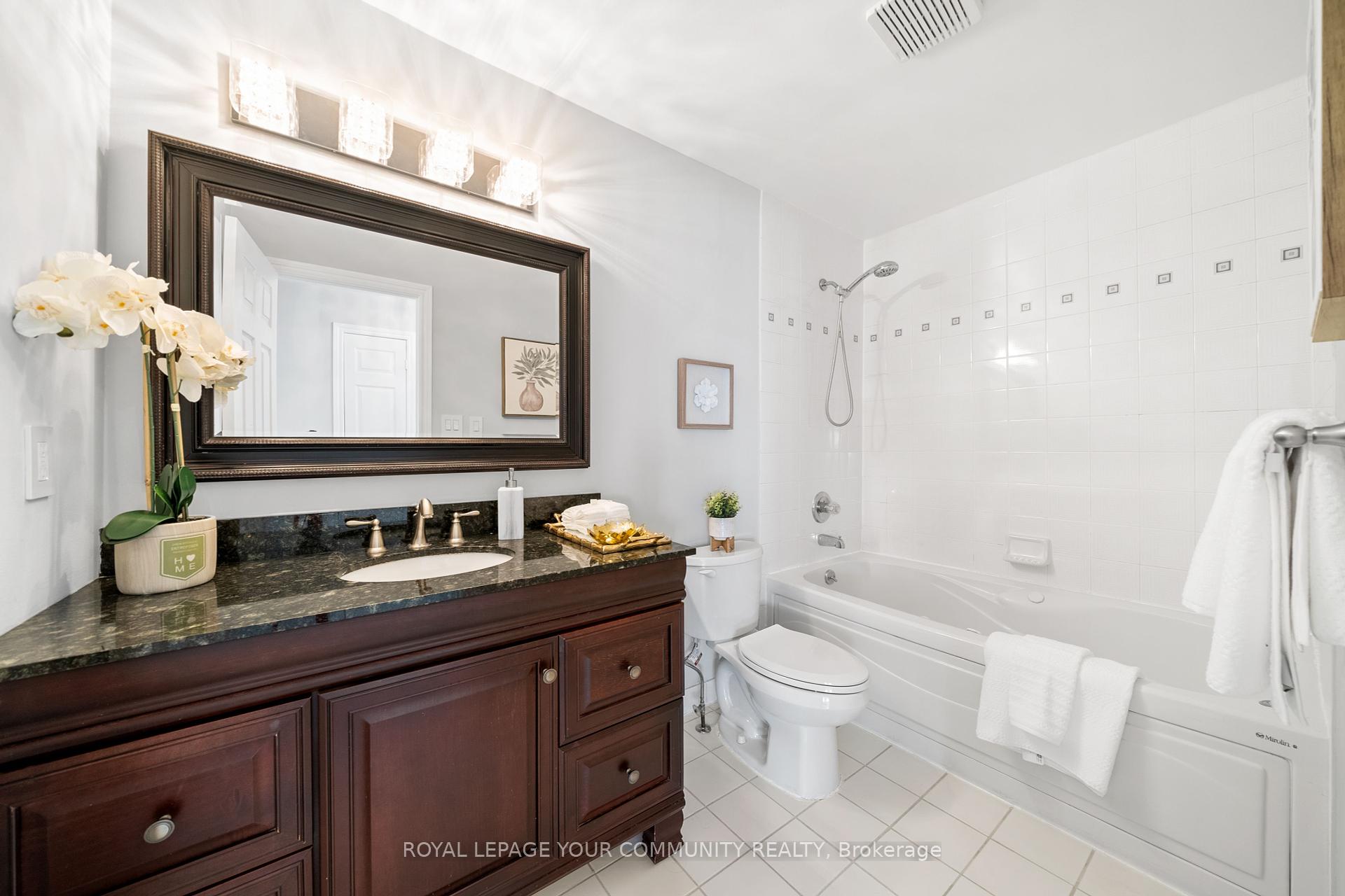 3 Bedrooms Condo at 151 Townsgate,  Vaughan For sale