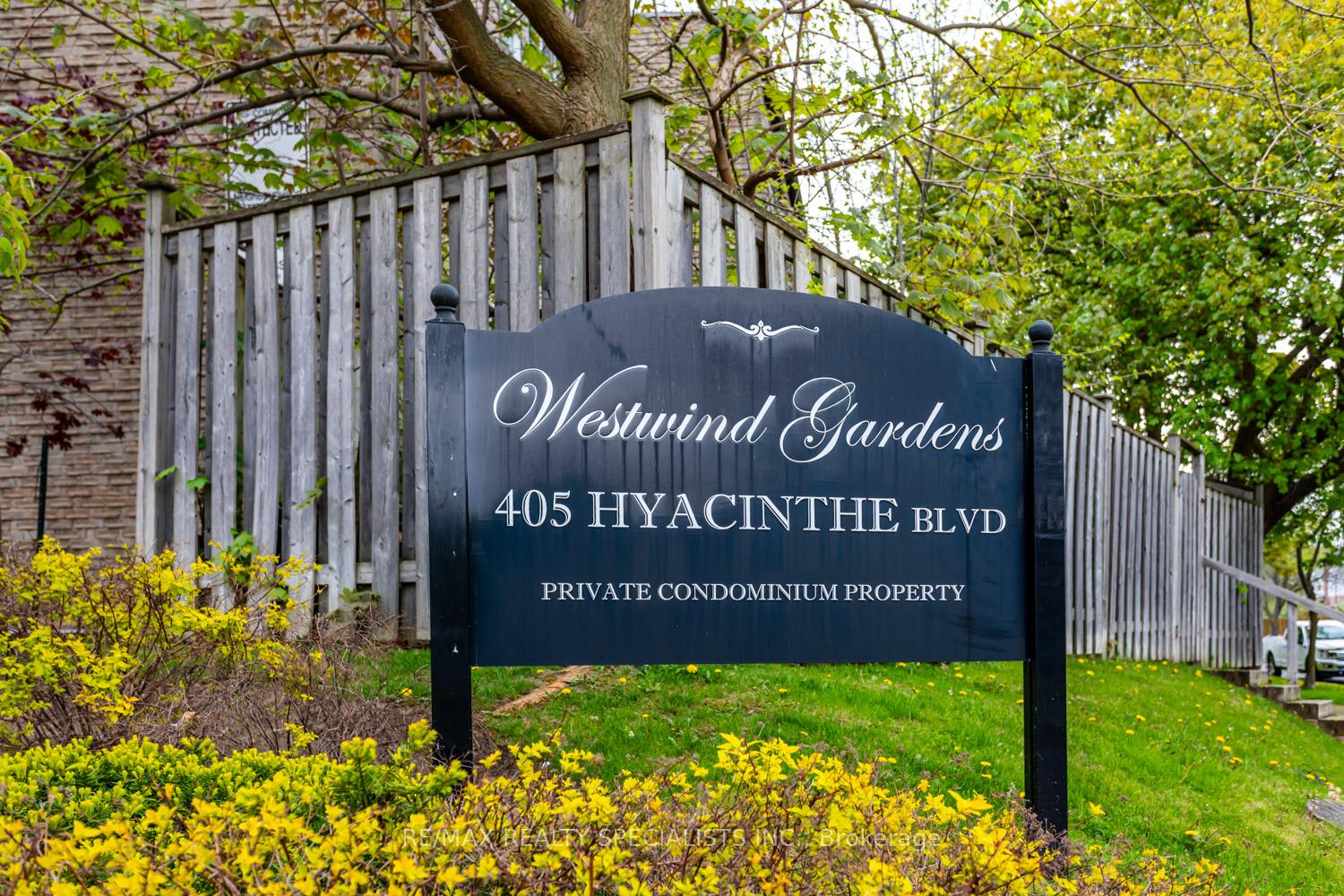 5 Bedrooms Condo at 405 Hyacinthe, Mississauga For sale