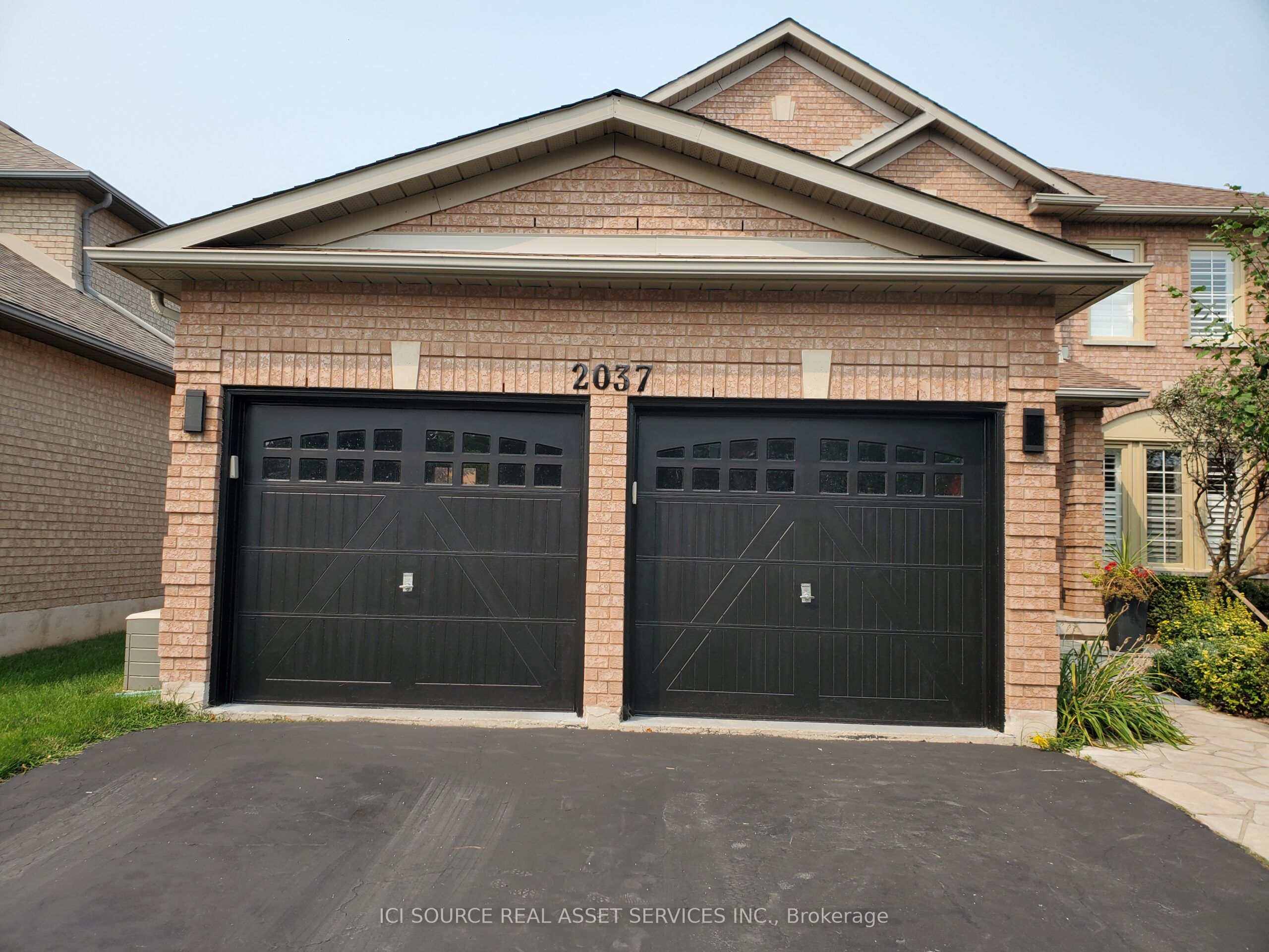2037 Mckerlie Crescent, Burlington Rose