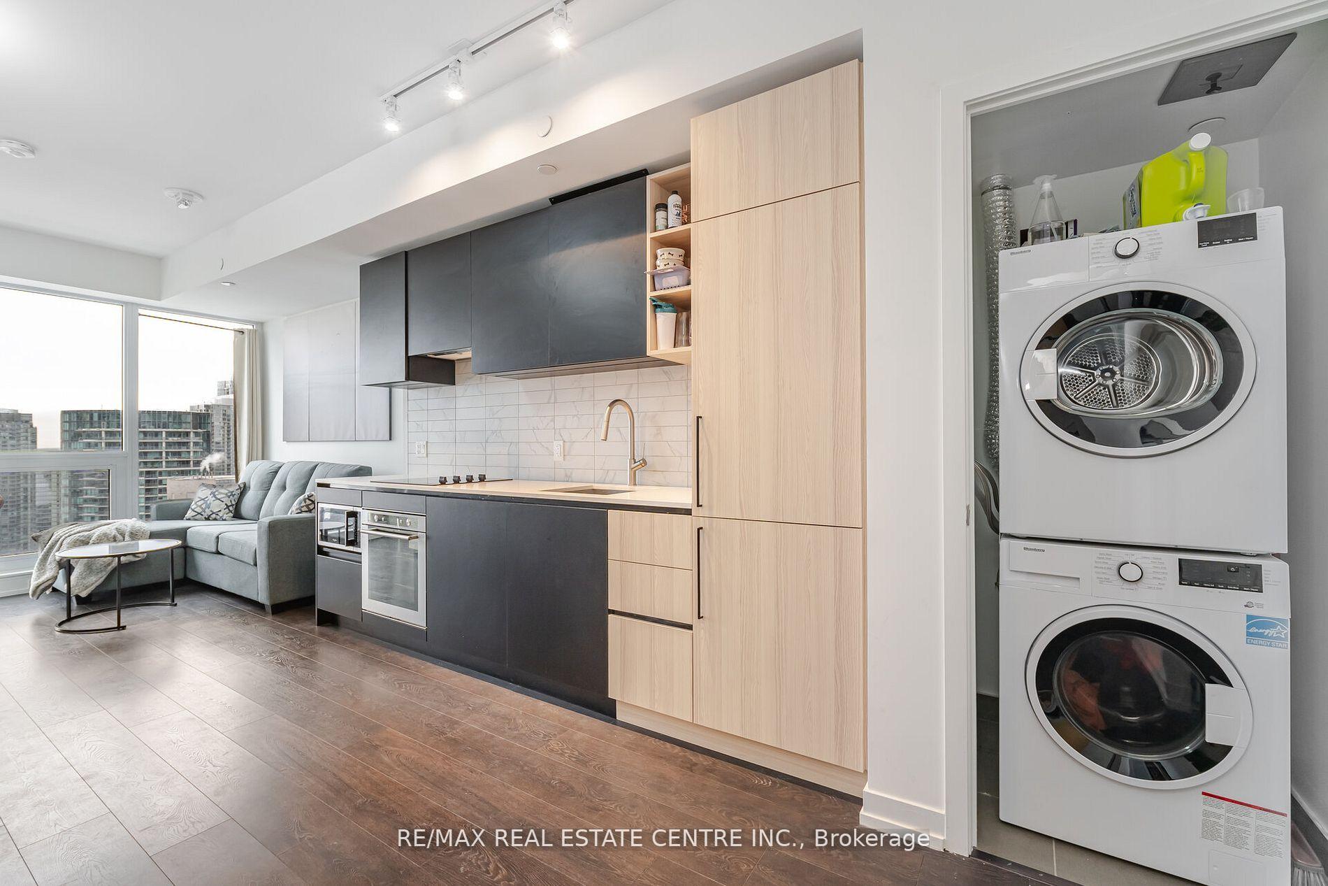 2 Bedrooms Condo at 55 Mercer,  Toronto For sale