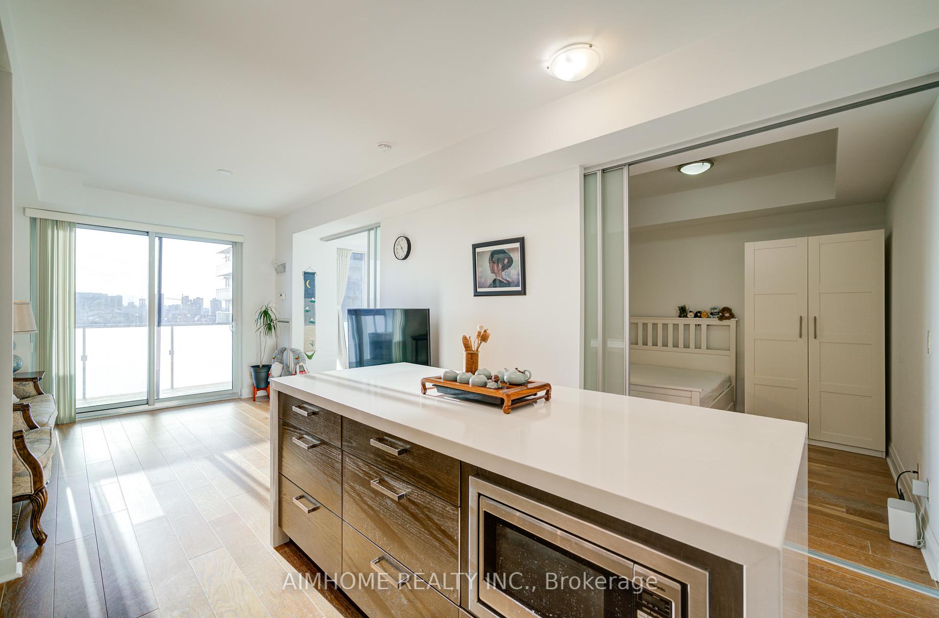 2 Bedrooms Condo at 1080 Bay, Toronto For sale