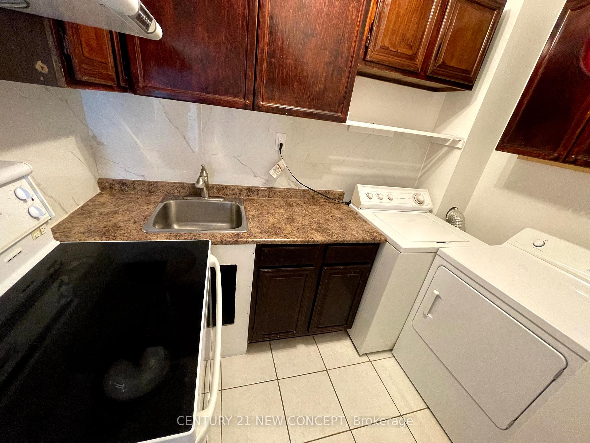 5 Bedrooms Condo at 165 Cherokee, Toronto For sale