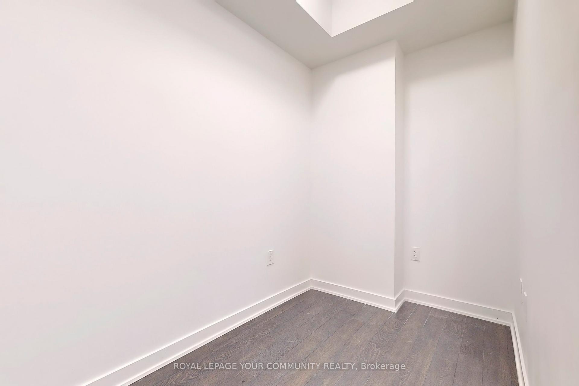 2 Bedrooms Co-op at 100 Eagle Rock, Vaughan For sale
