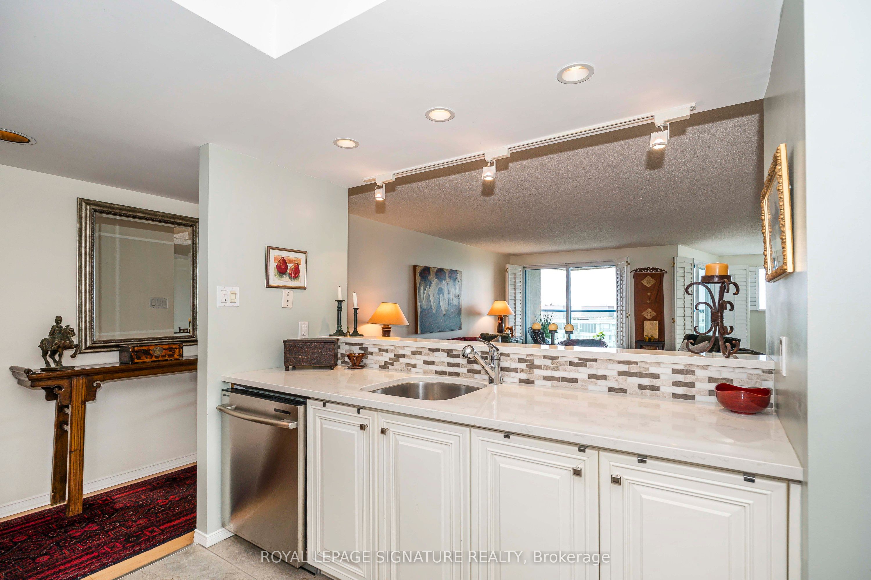 99 Harbour Square, #1812