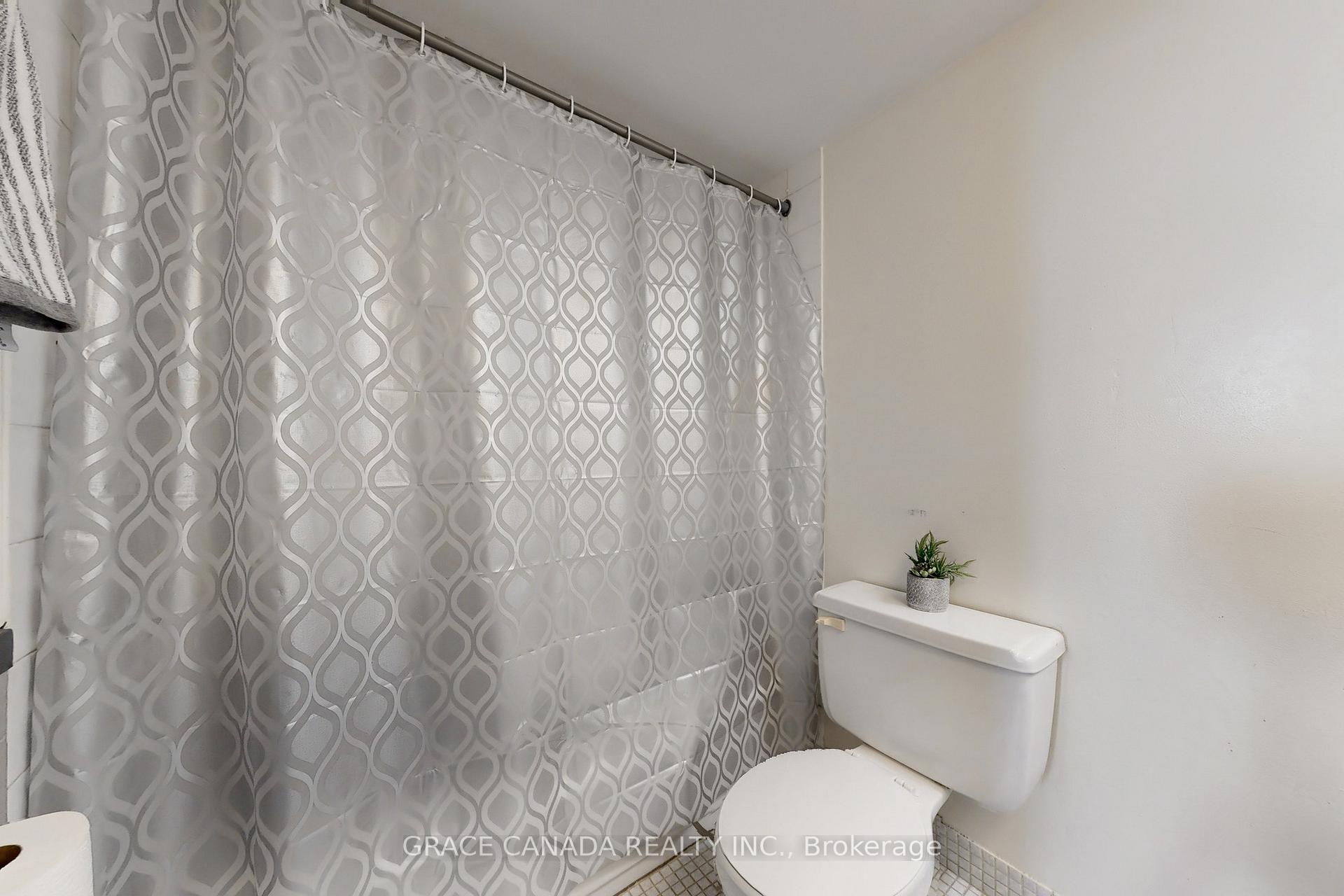 2 Bedrooms Condo at 10 Dean Park, Toronto For sale