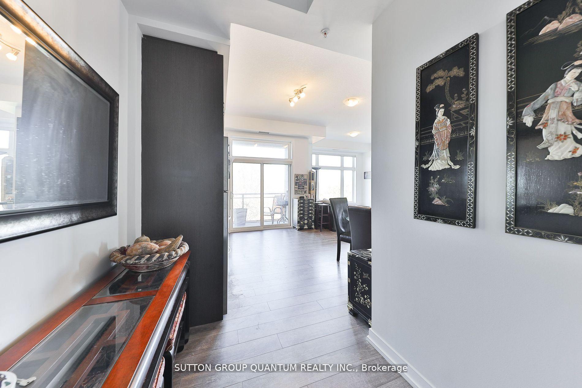 2 Bedrooms Condo at 457 Plains, Burlington For sale