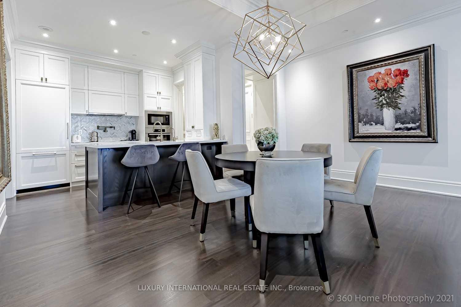 2 Bedrooms Condo at 311 Bay,  Toronto For sale
