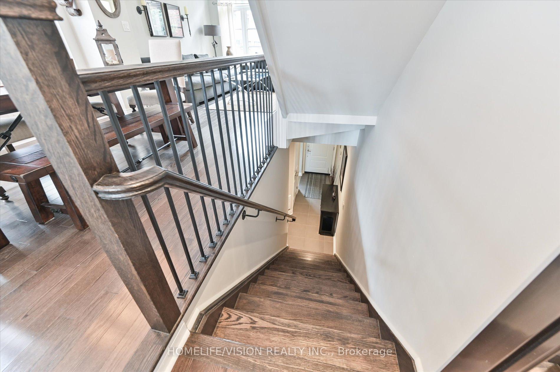 4 Bedrooms Condo at 2 Agar, Vaughan For sale