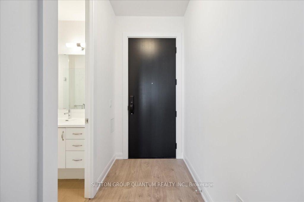 1 Bedroom Condo at 3200 William Coltson,  Oakville For sale