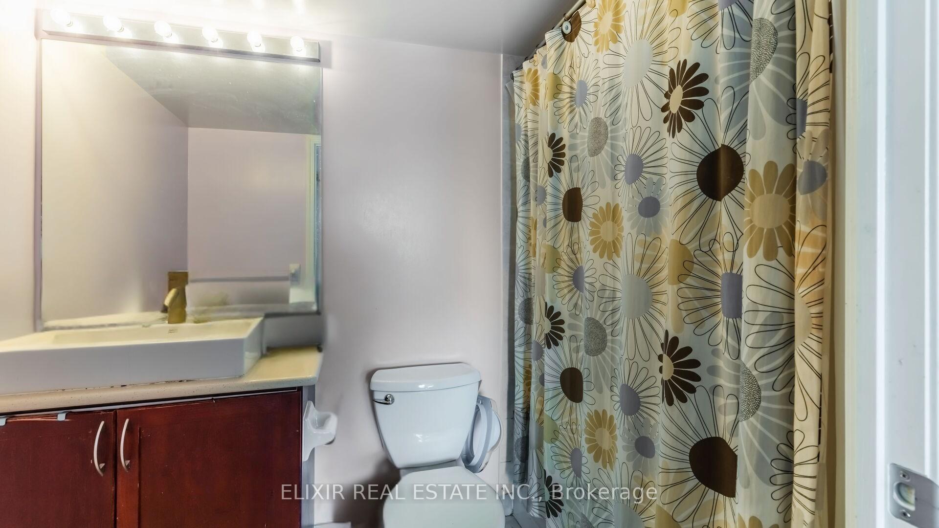 2 Bedrooms Condo at 208 Enfield, Mississauga For sale