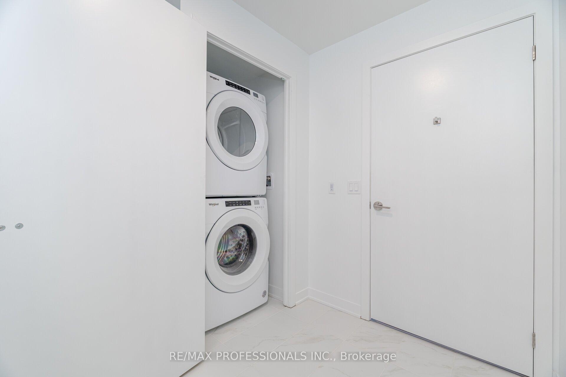 1 Bedroom Condo at 395 Dundas,  Oakville For sale