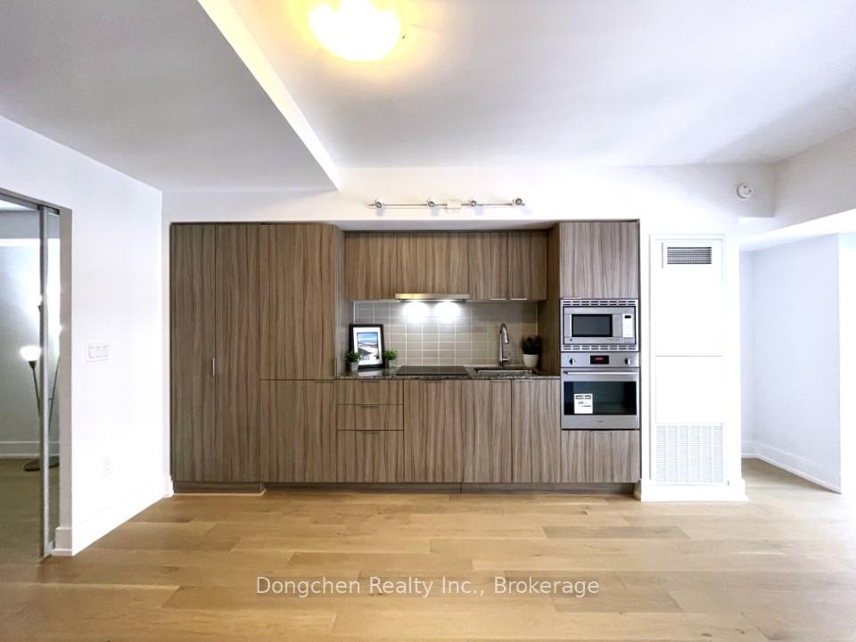 2 Bedrooms Condo at 955 Bay,  Toronto For sale