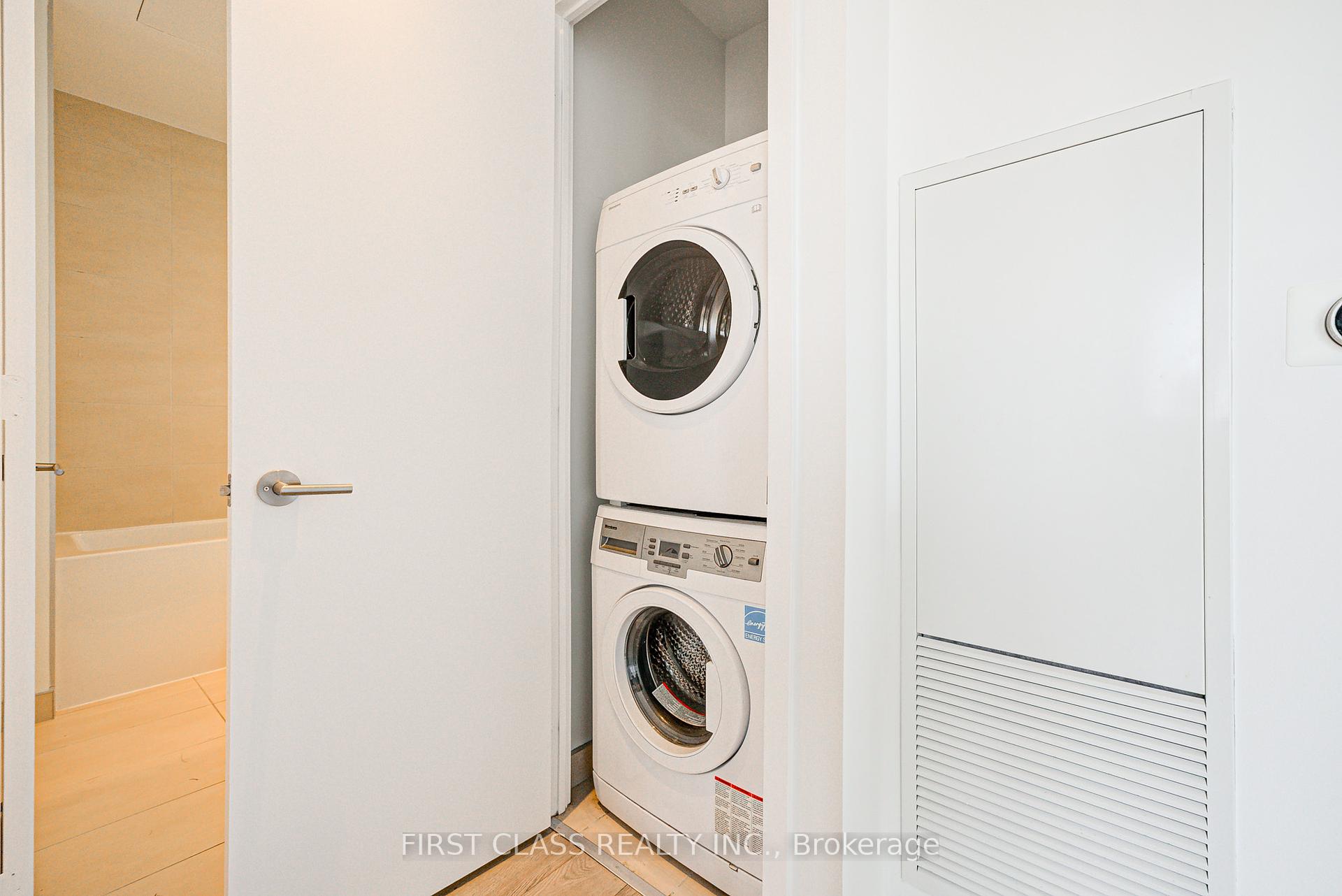 2 Bedrooms Condo at 185 Roehampton, Toronto For sale