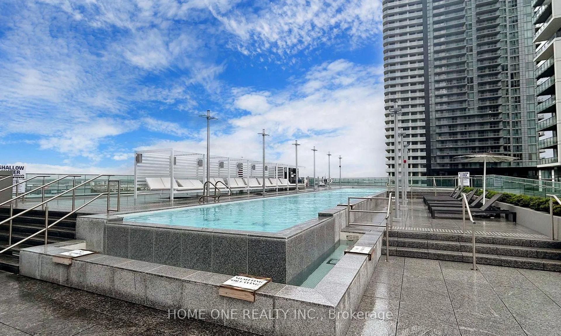 2 Bedrooms Condo at 1000 Portage,  Vaughan For sale