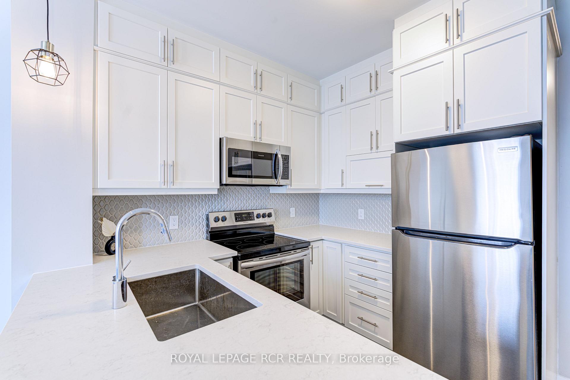 1 Bedroom Condo at 95 Dundas, Oakville For sale