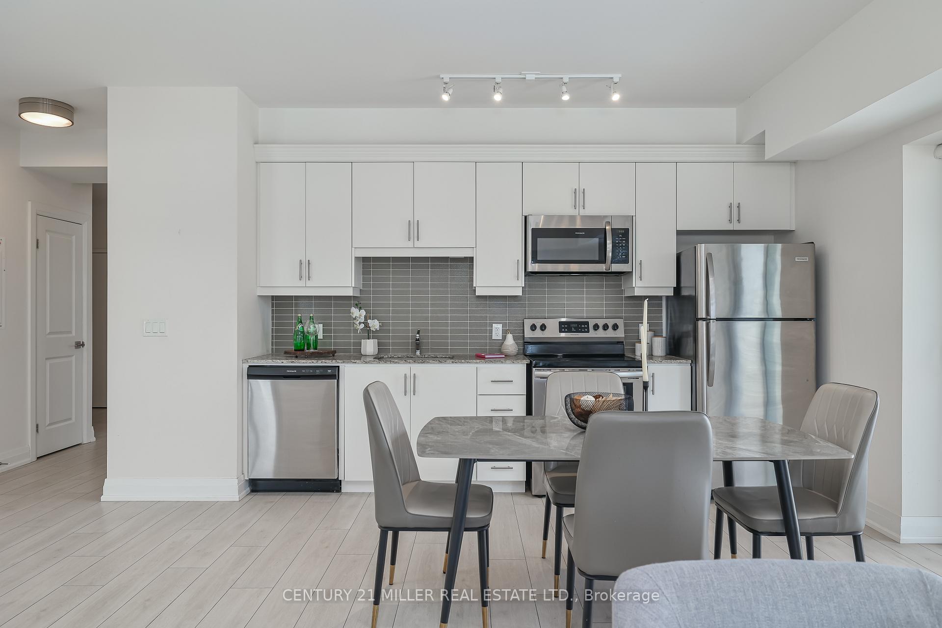2 Bedrooms Condo at 4040 Upper Middle, Burlington For sale