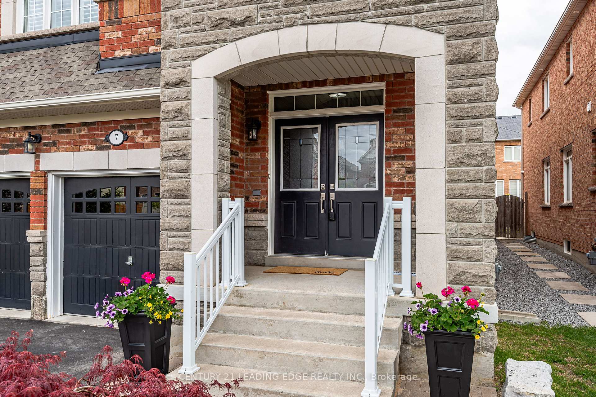 7 McCann Crescent, Bradford West Gwillimbury, ON L3Z 0G5