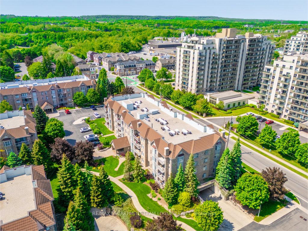 2 Bedrooms Condo at 216 Plains Road West, Burlington For sale