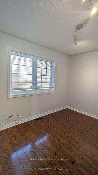 3 Bedrooms Condo at 199 Hillcrest,  Mississauga For sale