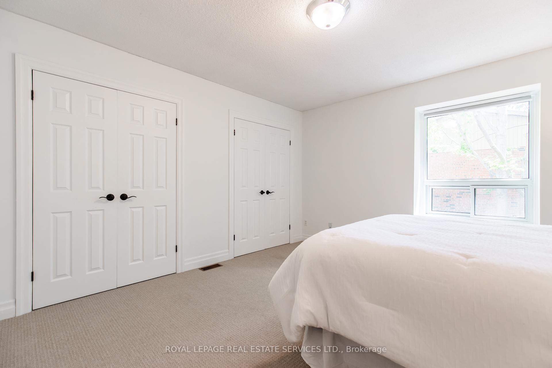 3 Bedrooms Condo at 3122 Lakeshore, Oakville For sale